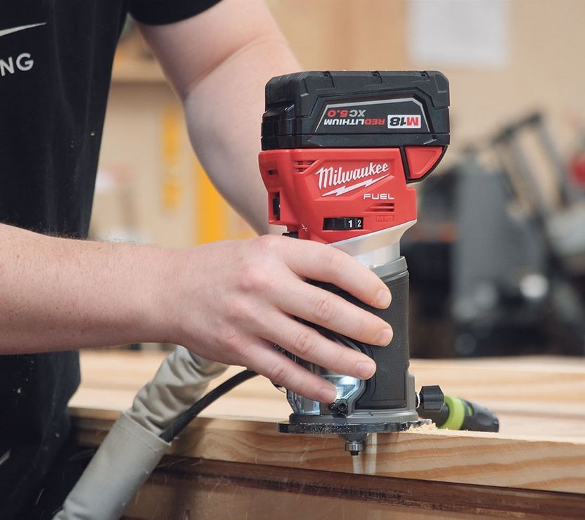 Fresadora/Router Compacto Milwaukee 2723-20 M18 FUEL™
