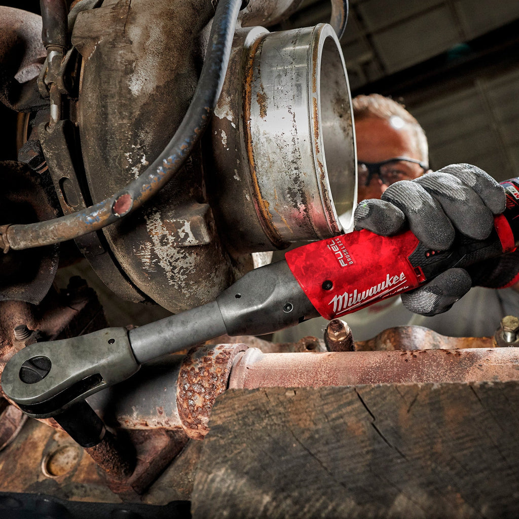 Llave Crique de Alta Velocidad Alcance Extendido Milwaukee M12 Fuel™ de 3/8’’ Modelo 2560-20