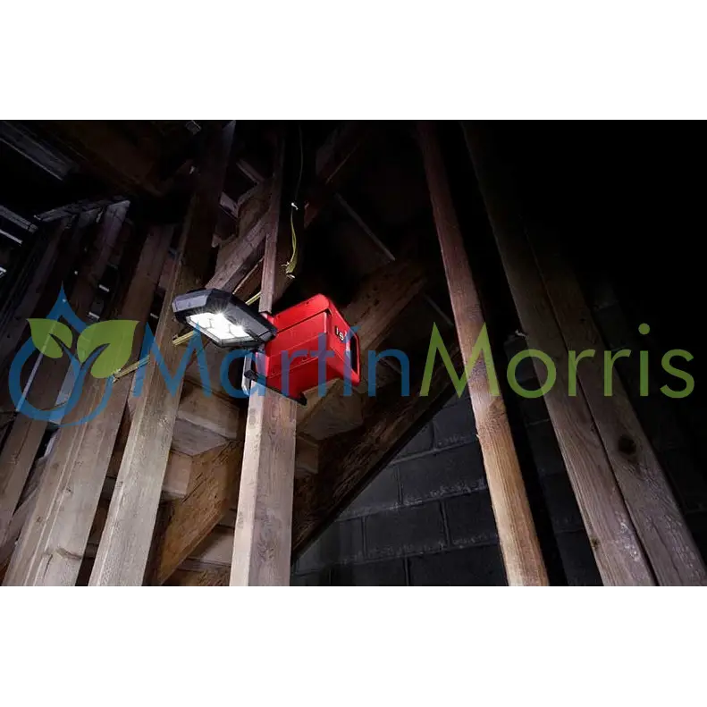 Lámpara de área Led M18 con abrazadera Milwaukee modelo 2358-20